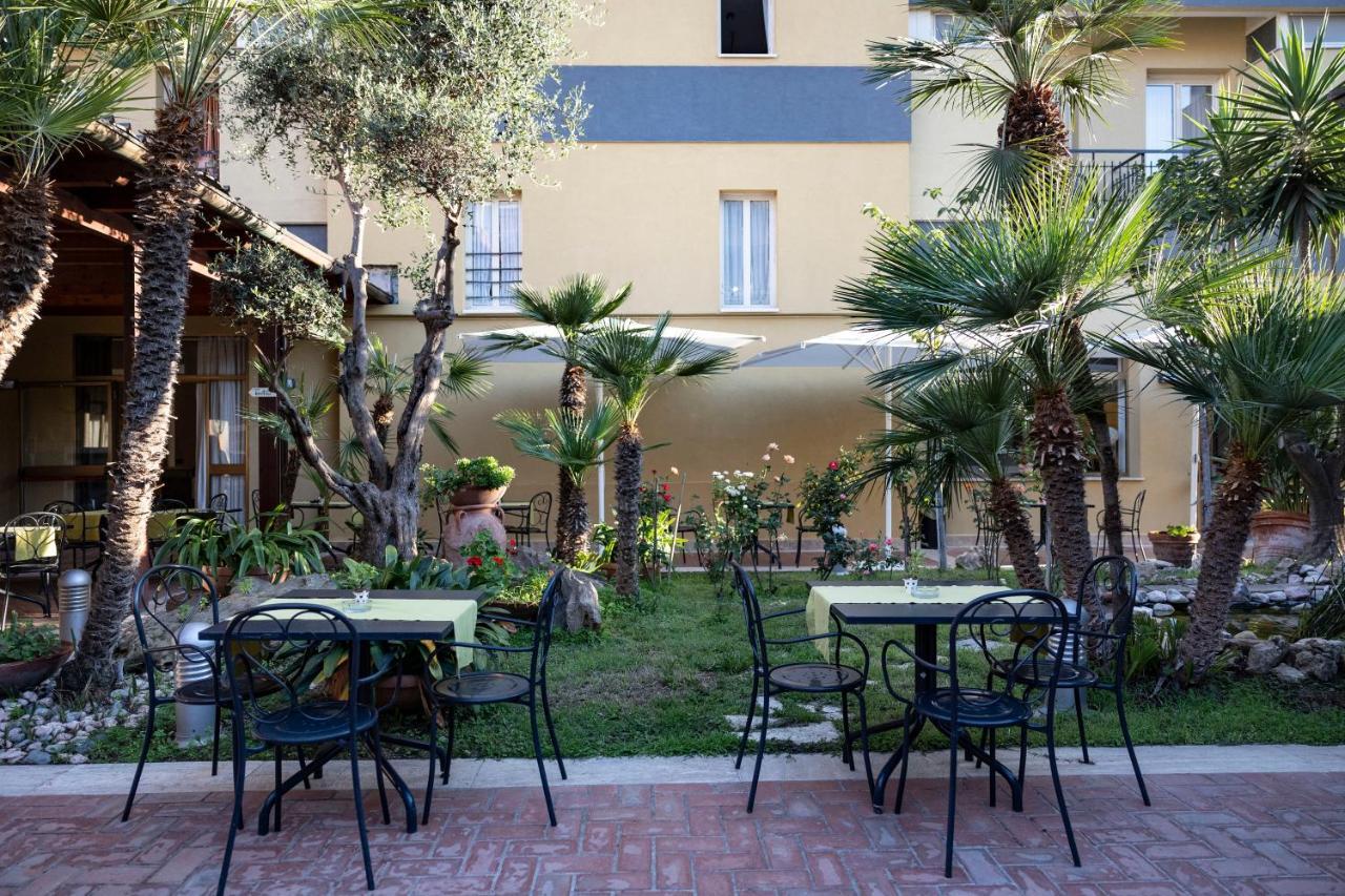 Hotel Villa Margherita Ладисполи Екстериор снимка