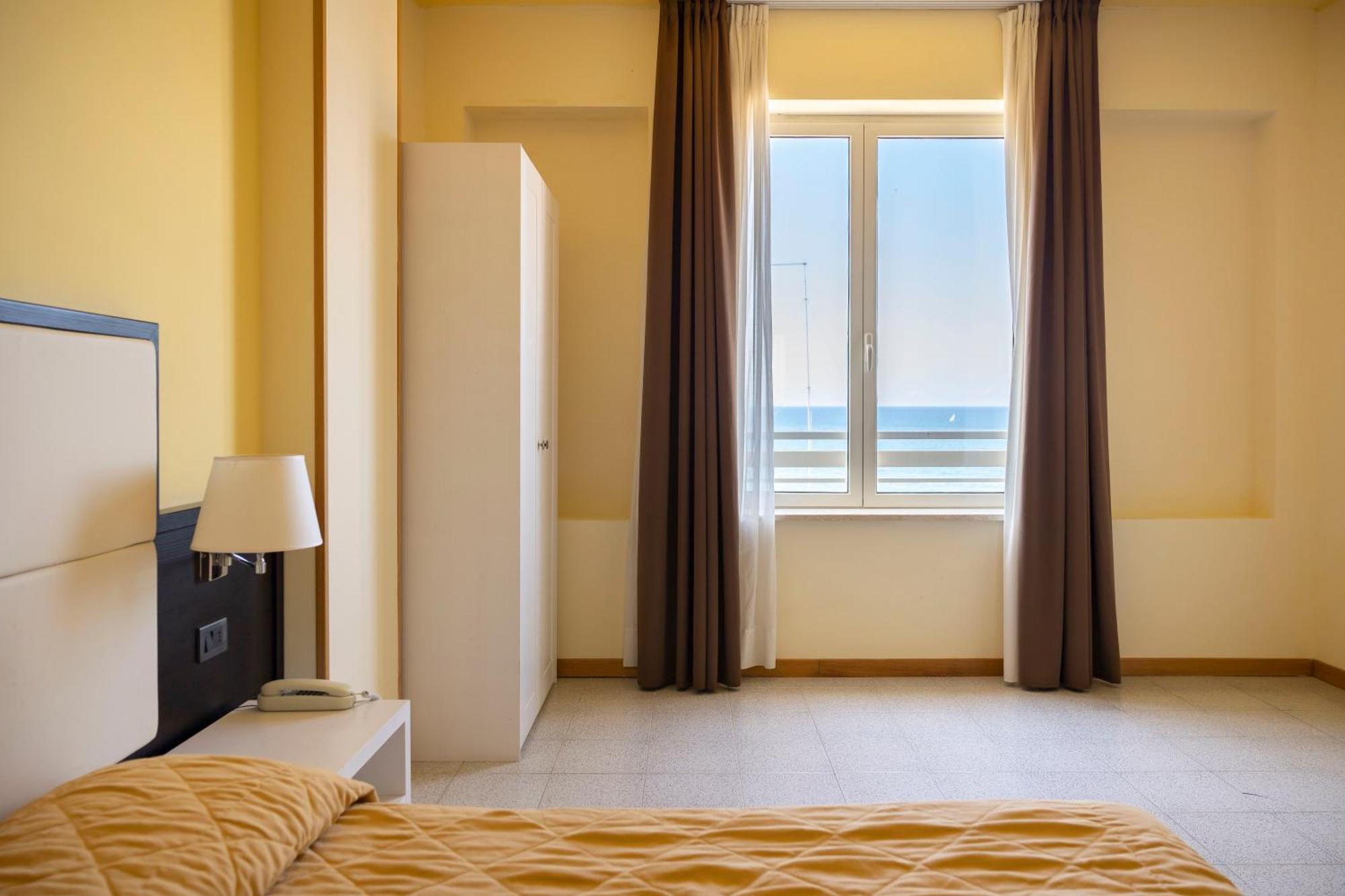 Hotel Villa Margherita Ладисполи Екстериор снимка