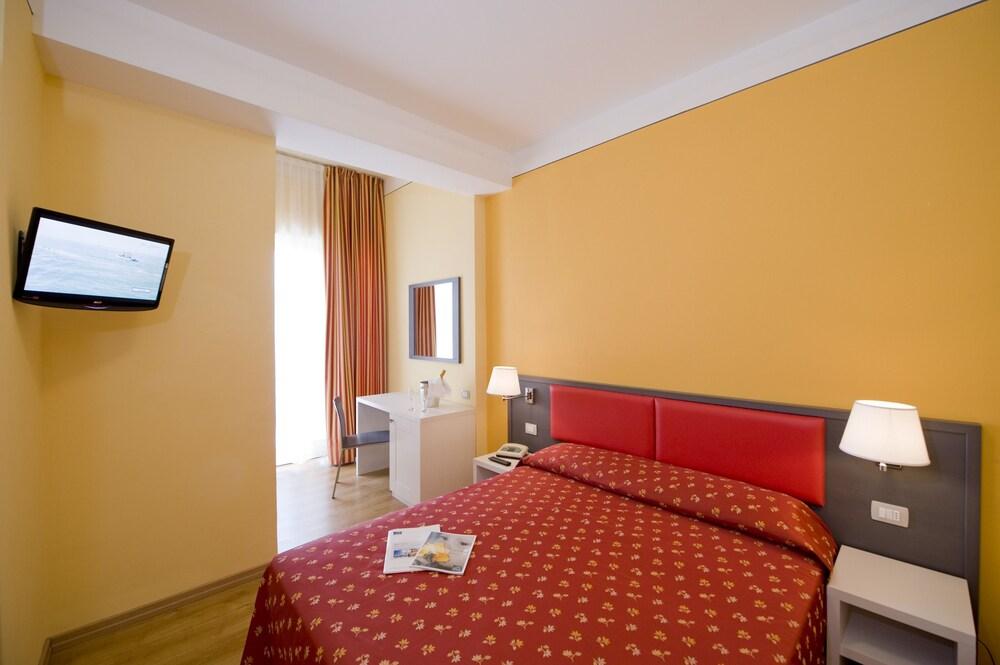 Hotel Villa Margherita Ладисполи Екстериор снимка